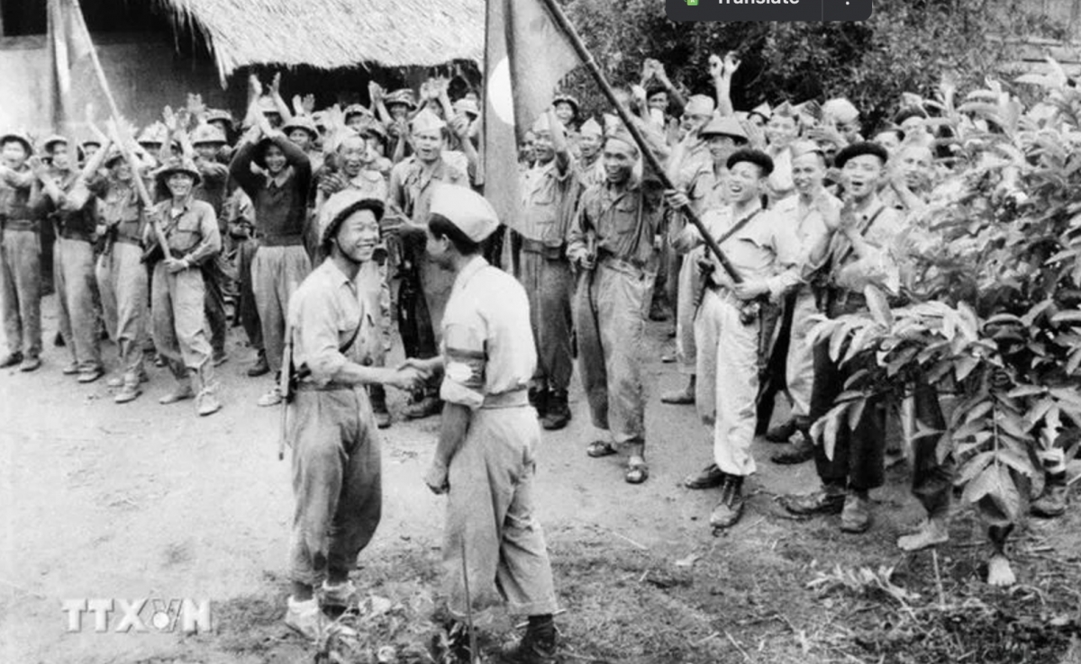 Get-together marks traditional day of Vietnam's volunteer soldiers, experts in Laos